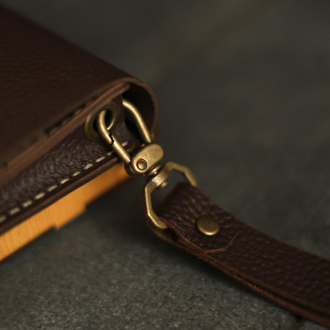 Clurks Old town long wallet box + free medal – Rusty leather c